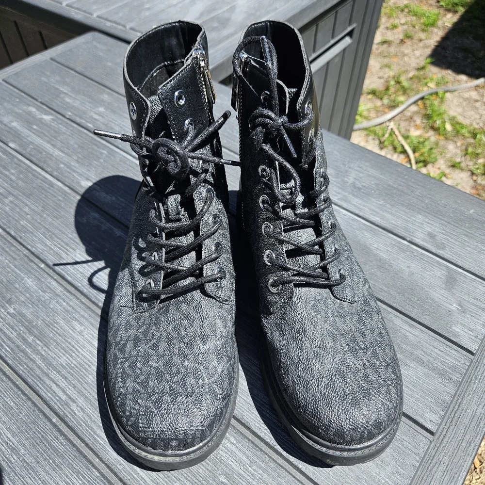 Michael Kors Alistair‎ Bootie Women's Classic Combat Black Size 7.5   ❤️❤️❤️❤️